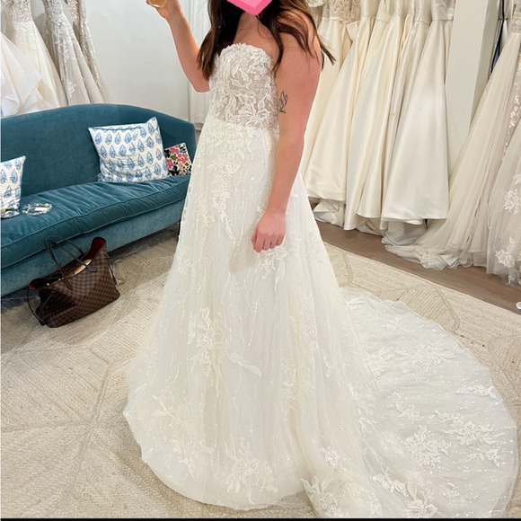 Wedding dress! - Picture 1 of 5